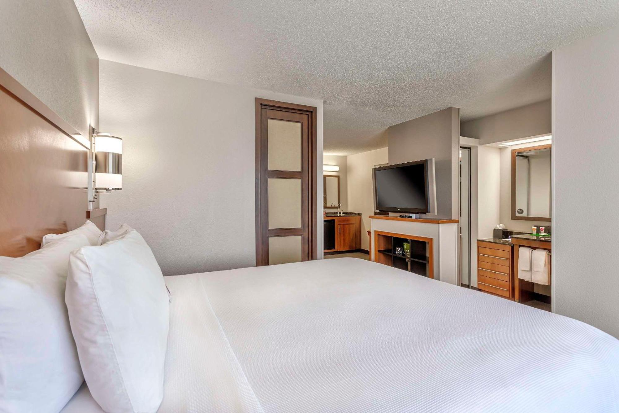 Hyatt Place Kansas City/Overland Park/Convention Center מראה חיצוני תמונה